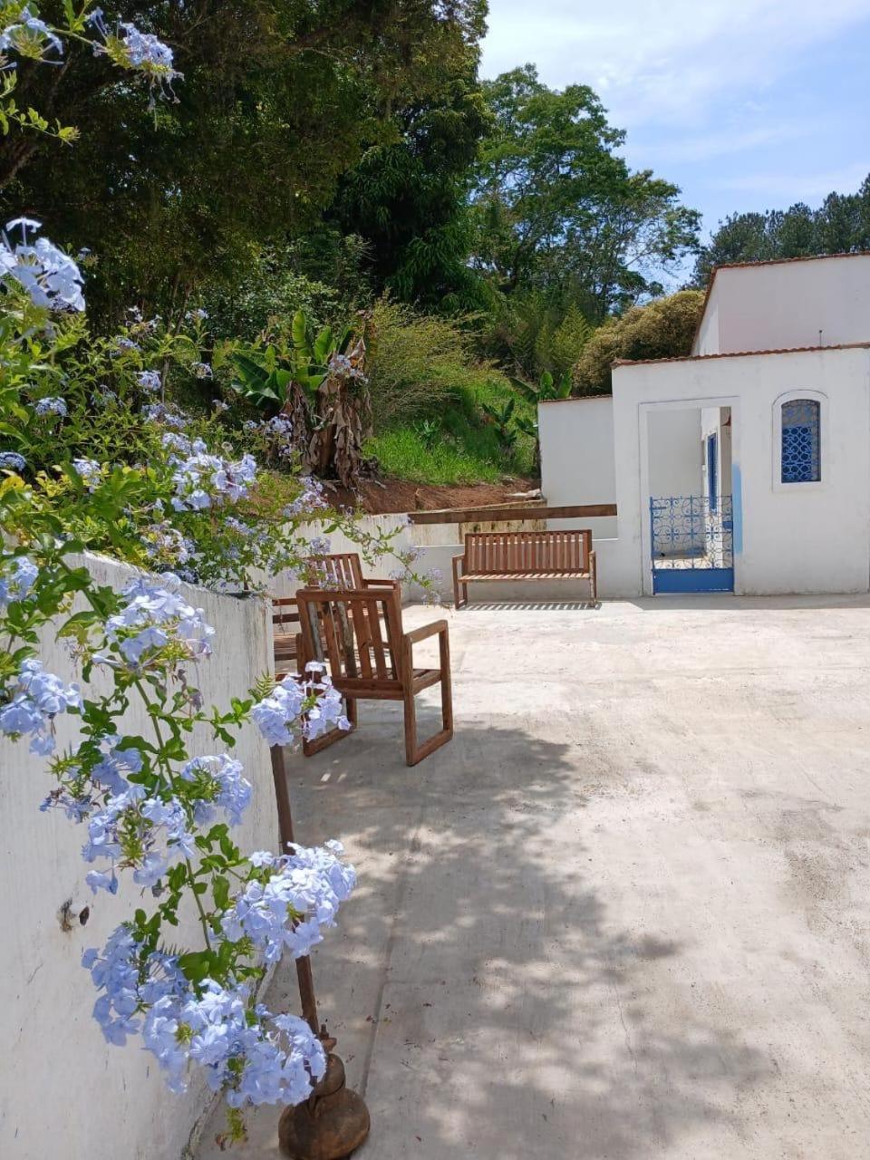 Chalezinho Santorini & Eventos Capsule hotel
