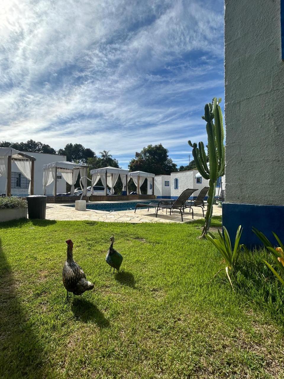 Chalezinho Santorini & Eventos Capsule hotel
